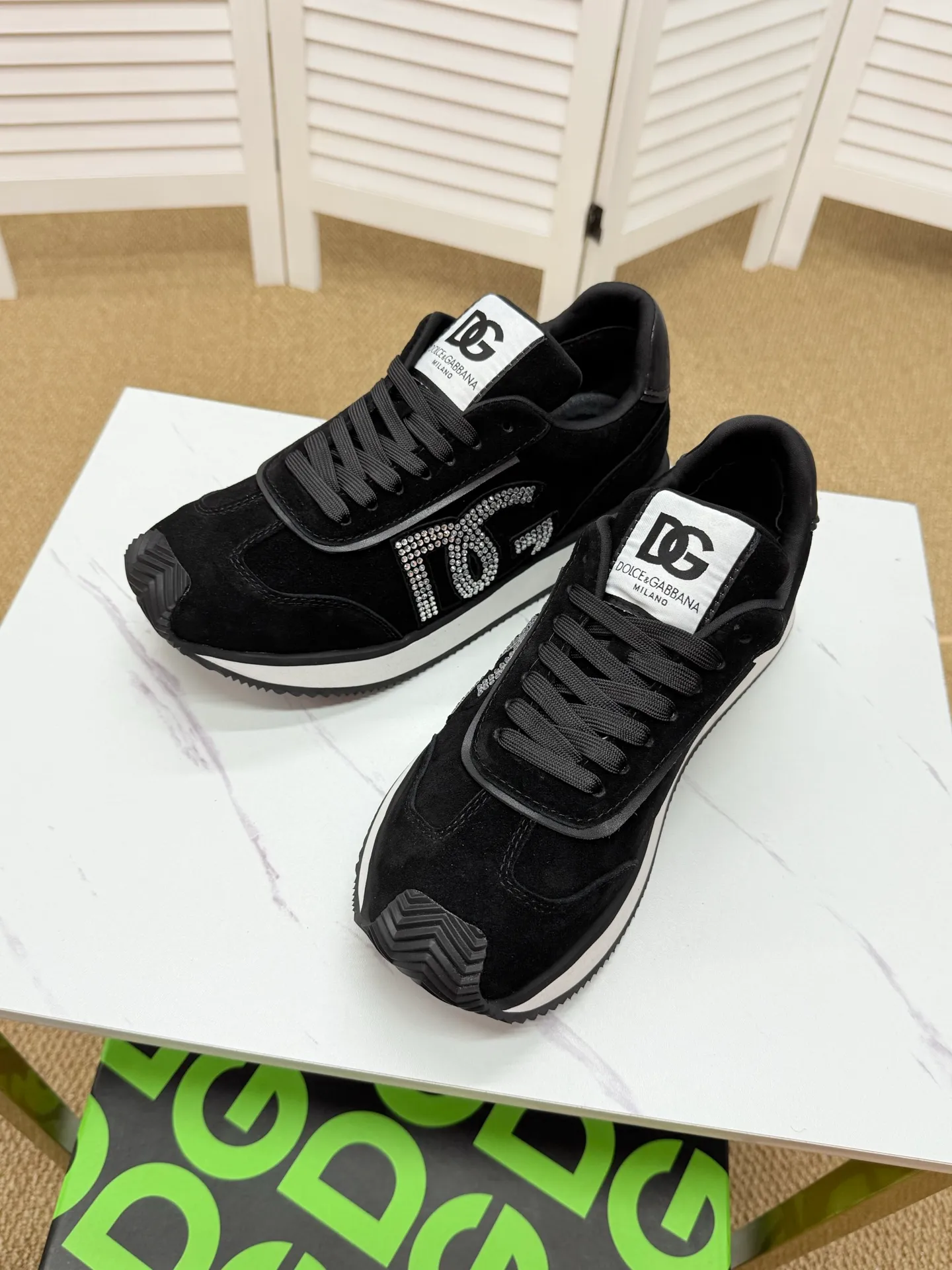 Men's clothing and shoes 250. The latest sports and casual shoes for couples (DG) are fashionable and versatile, and can add luster to various looks. Create an exquisite design with unique dynamic vitality and modern atmosphere, showing modern elegance. Size: 36-46 (45 and 46 are custom-made and cannot be returned or exchanged) Se